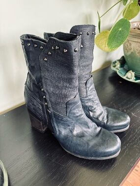 KHRIO vera pelle Studded Black Leather Mid-Calf Heeled Boots